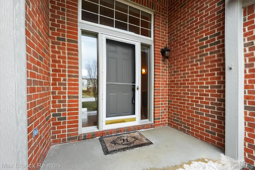 6166 Lochmore Drive Commerce Charter Township MI 48382
