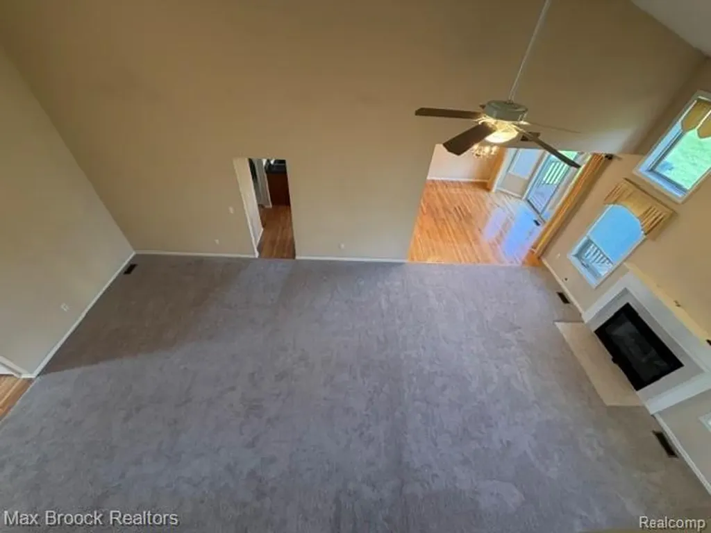 6166 Lochmore Drive Commerce Charter Township MI 48382