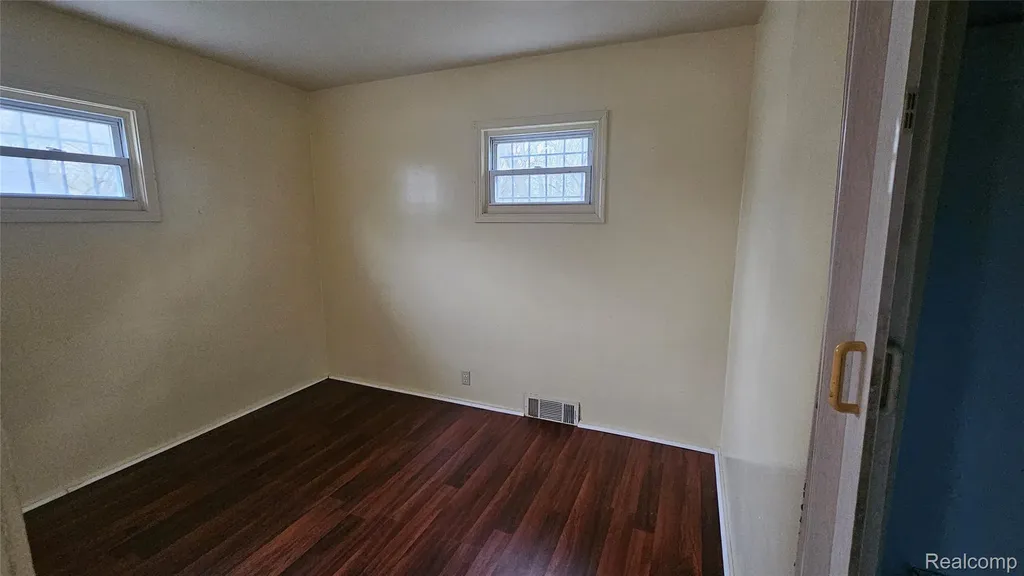 258 E Hobson Avenue Flint City MI 48505
