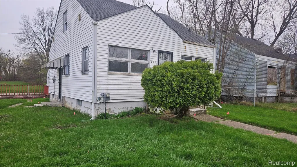 258 E Hobson Avenue Flint City MI 48505