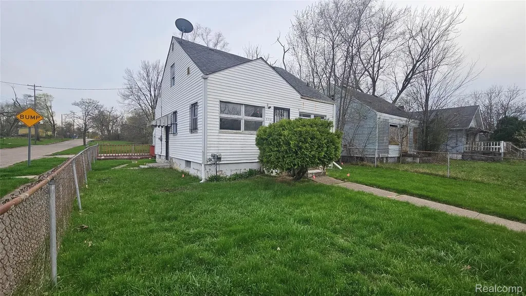258 E Hobson Avenue Flint City MI 48505