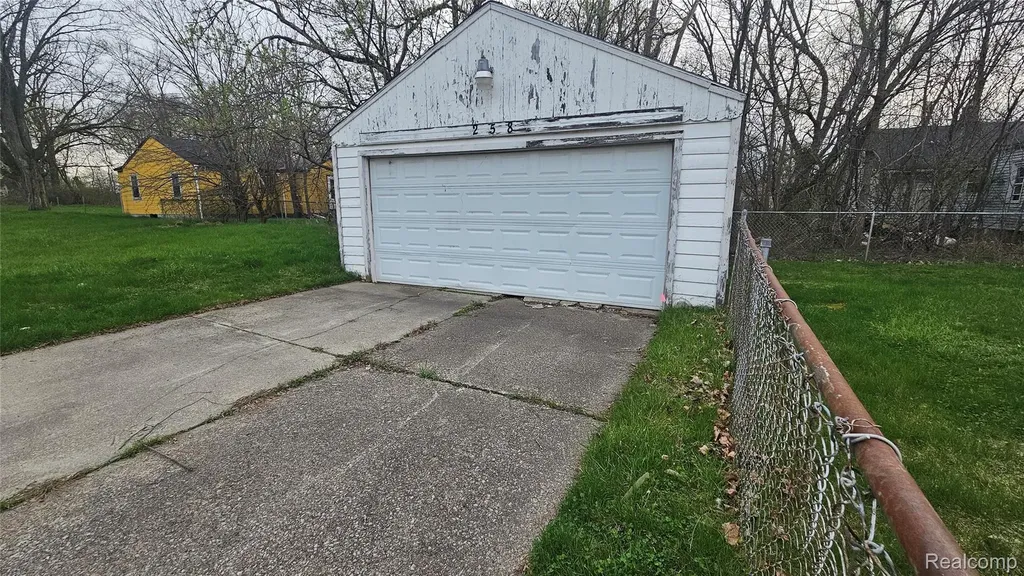 258 E Hobson Avenue Flint City MI 48505