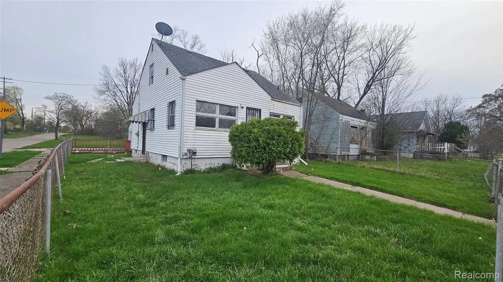 258 E Hobson Avenue Flint City MI 48505