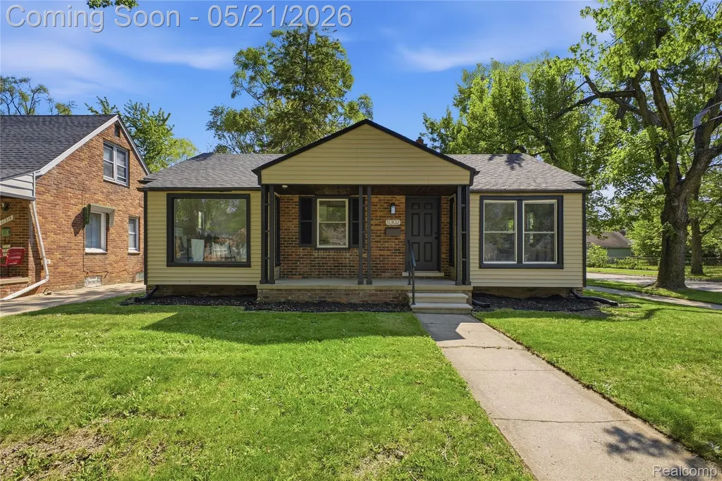 11302 Grayfield Redford Charter Township MI 48239