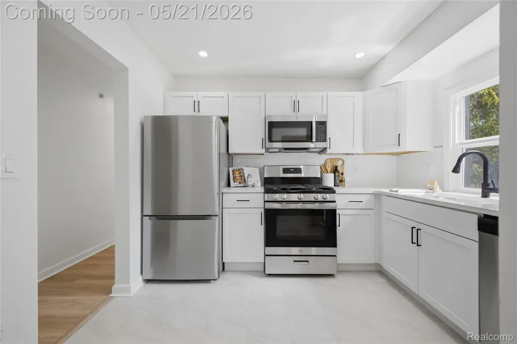 11302 Grayfield Redford Charter Township MI 48239