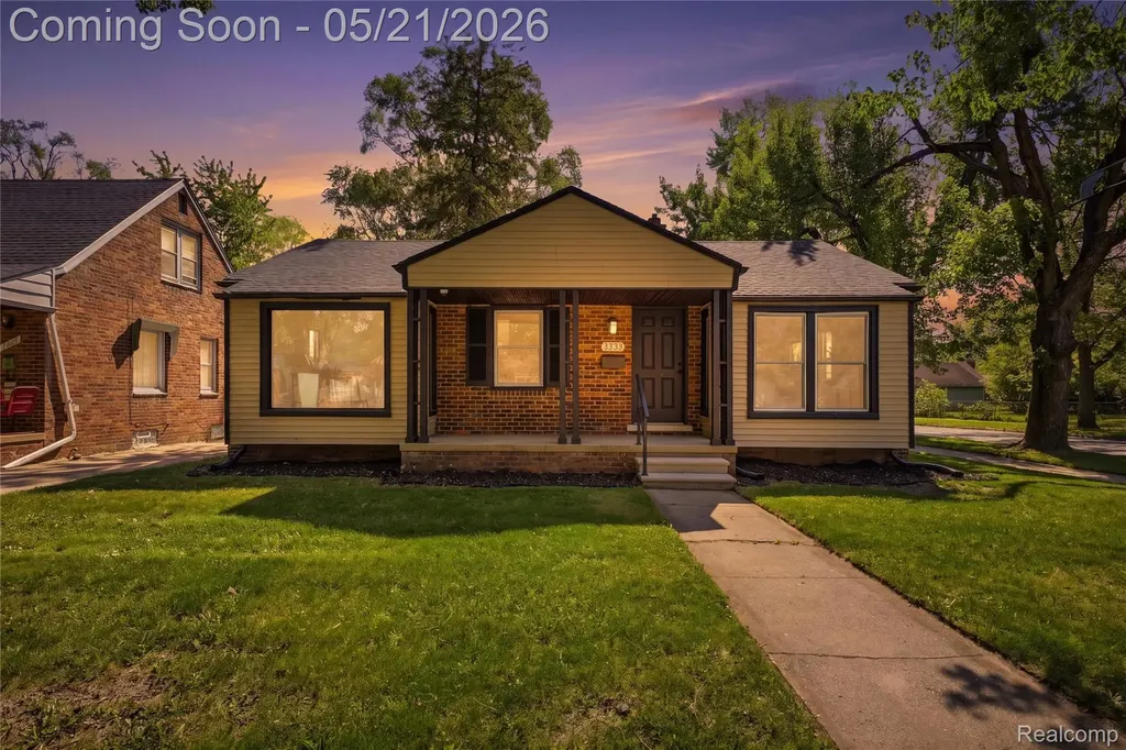 11302 Grayfield Redford Charter Township MI 48239
