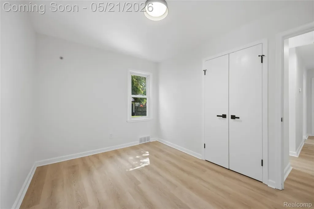 11302 Grayfield Redford Charter Township MI 48239