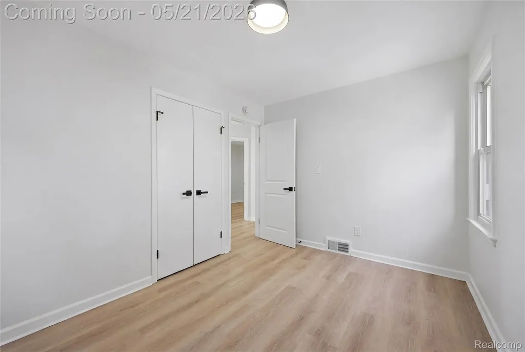 11302 Grayfield Redford Charter Township MI 48239