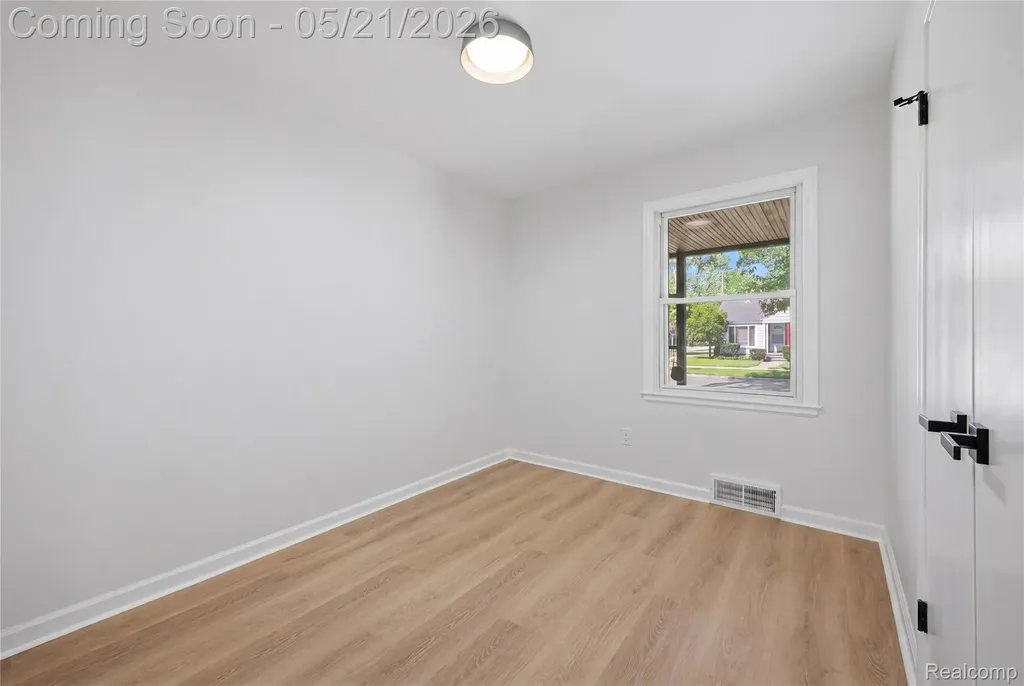 11302 Grayfield Redford Charter Township MI 48239