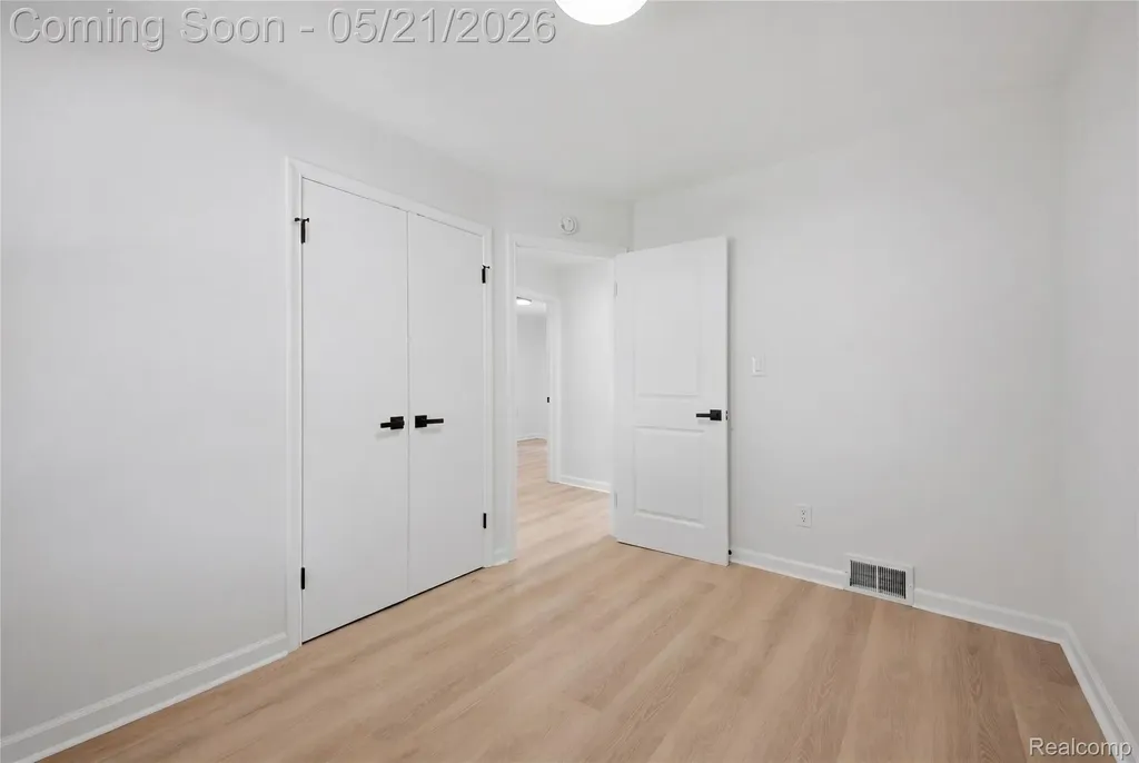 11302 Grayfield Redford Charter Township MI 48239