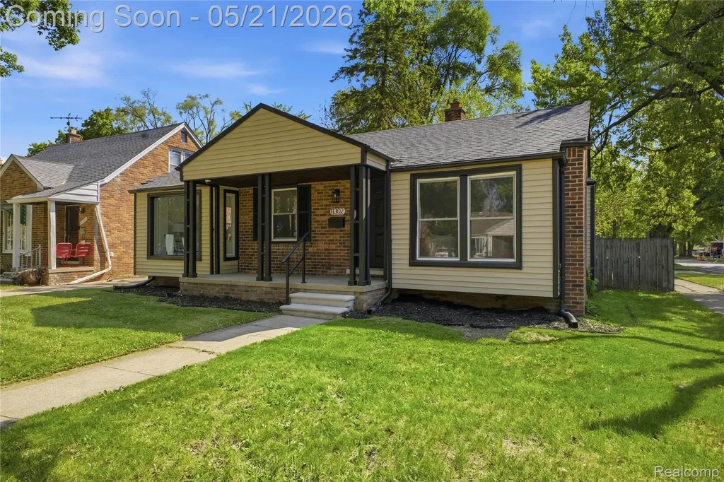 11302 Grayfield Redford Charter Township MI 48239