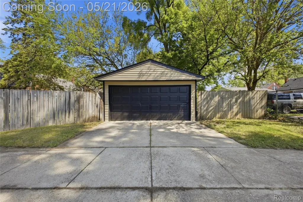 11302 Grayfield Redford Charter Township MI 48239