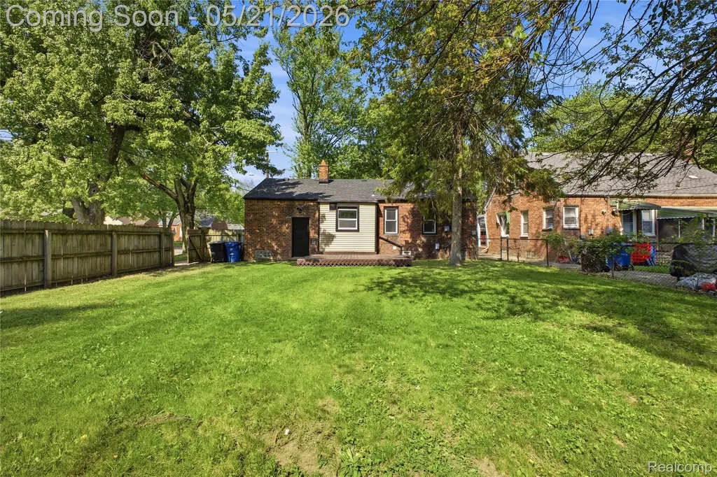11302 Grayfield Redford Charter Township MI 48239