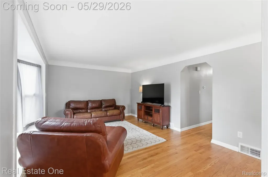 733 S Webik Avenue Clawson City MI 48017