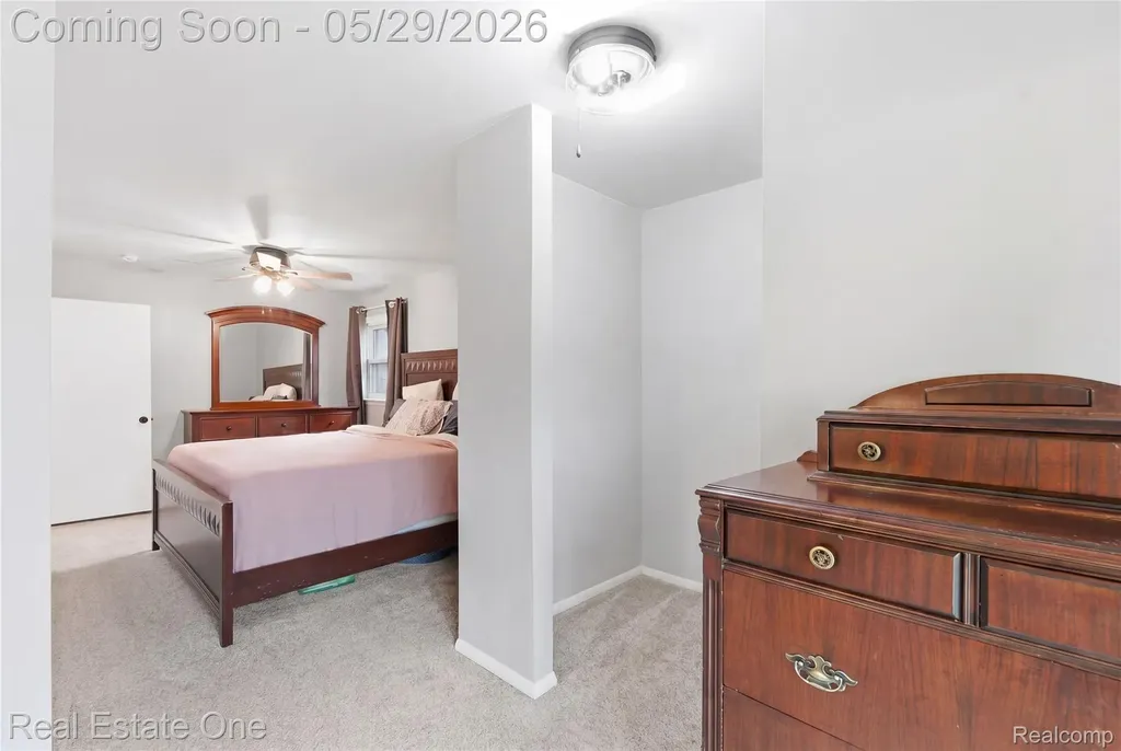 733 S Webik Avenue Clawson City MI 48017