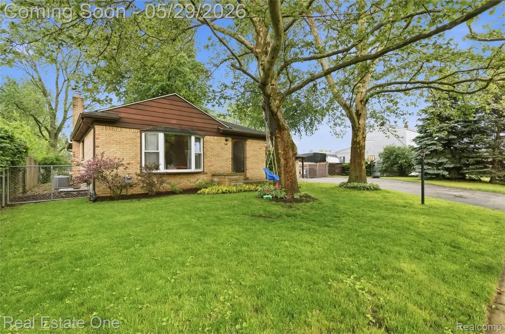 733 S Webik Avenue Clawson City MI 48017