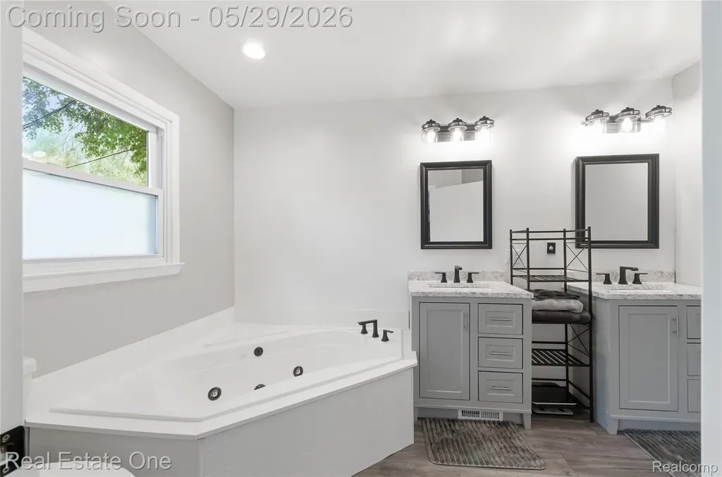 733 S Webik Avenue Clawson City MI 48017