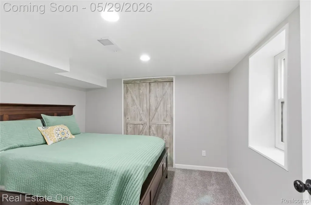 733 S Webik Avenue Clawson City MI 48017