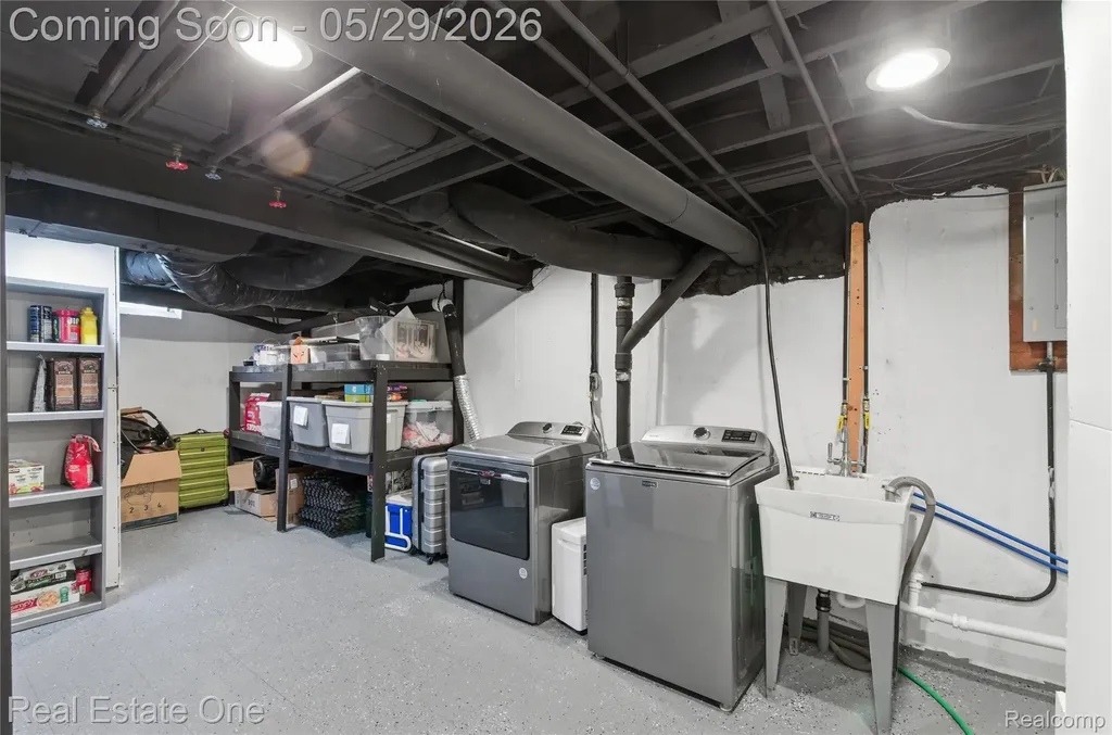 733 S Webik Avenue Clawson City MI 48017
