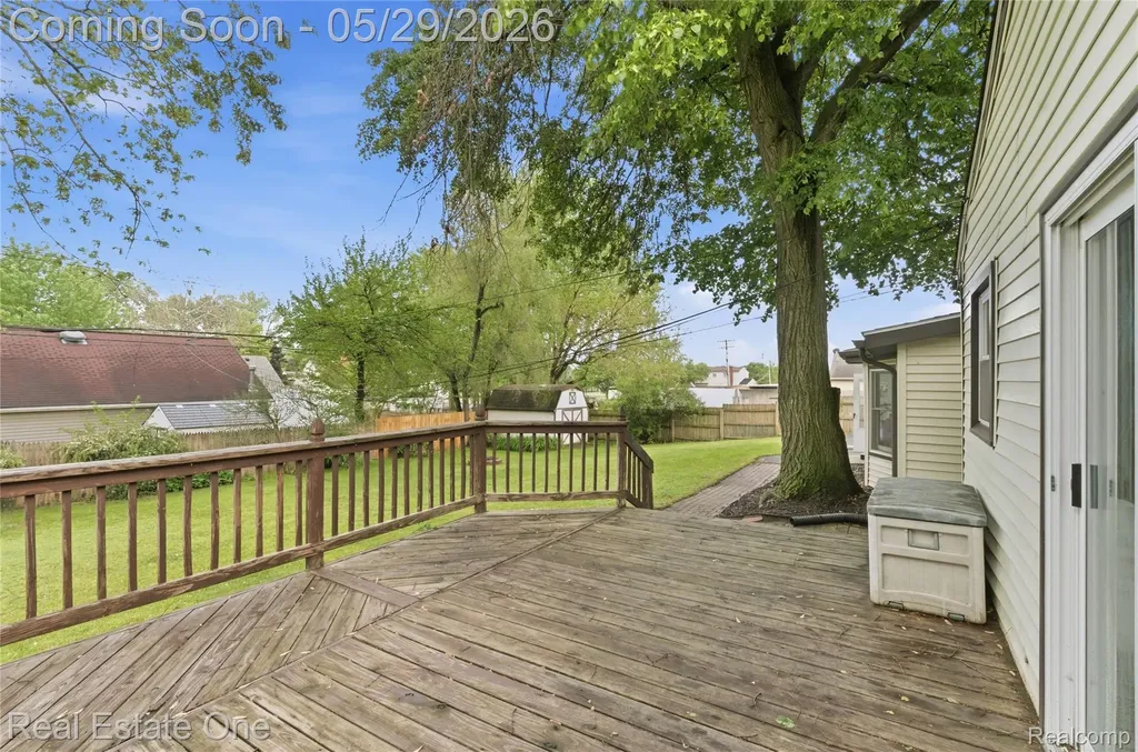 733 S Webik Avenue Clawson City MI 48017