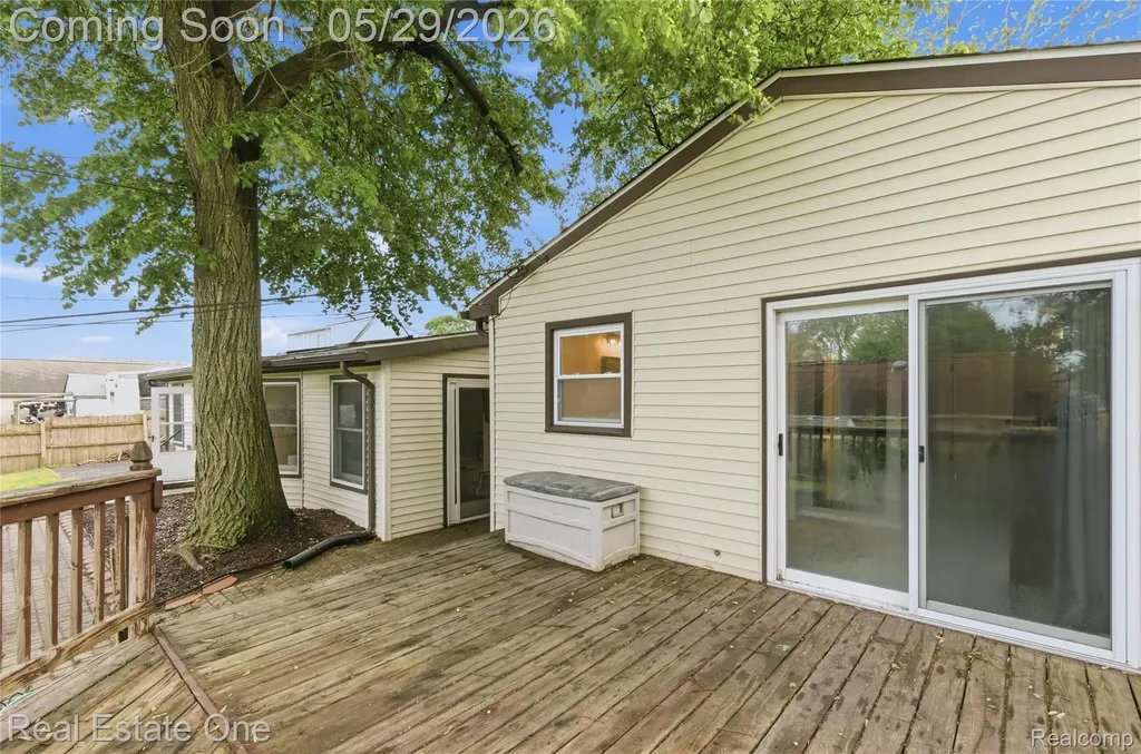 733 S Webik Avenue Clawson City MI 48017