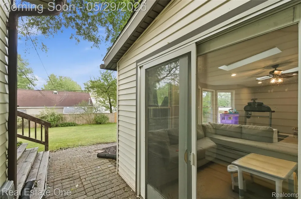 733 S Webik Avenue Clawson City MI 48017
