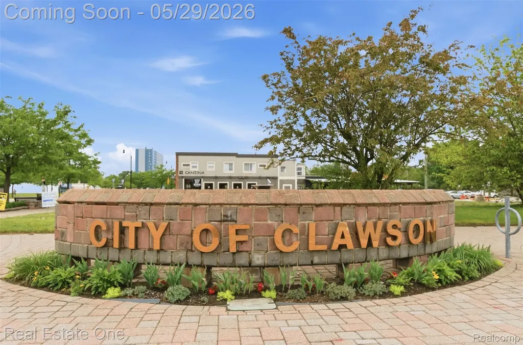 733 S Webik Avenue Clawson City MI 48017