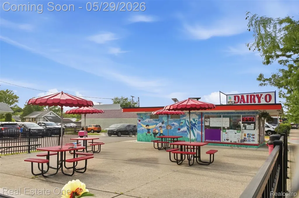 733 S Webik Avenue Clawson City MI 48017