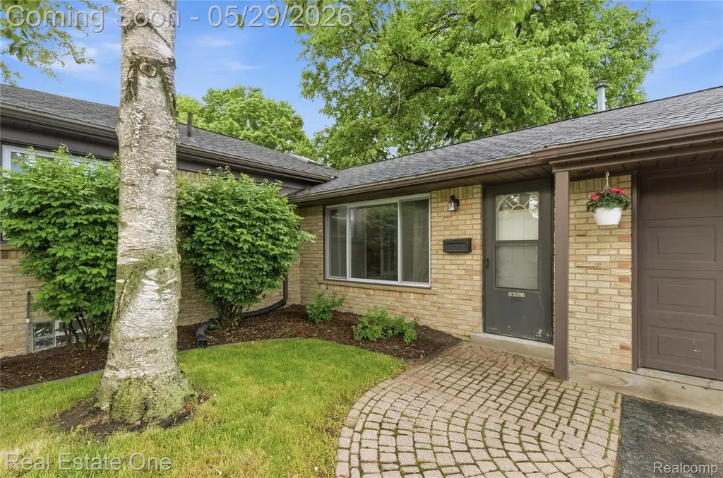 733 S Webik Avenue Clawson City MI 48017