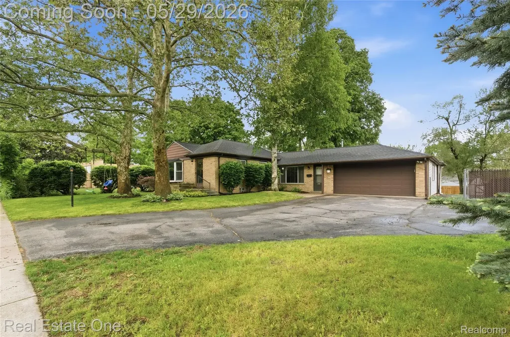 733 S Webik Avenue Clawson City MI 48017