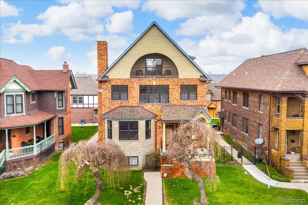 429 E Ferry Street Detroit City MI 48202