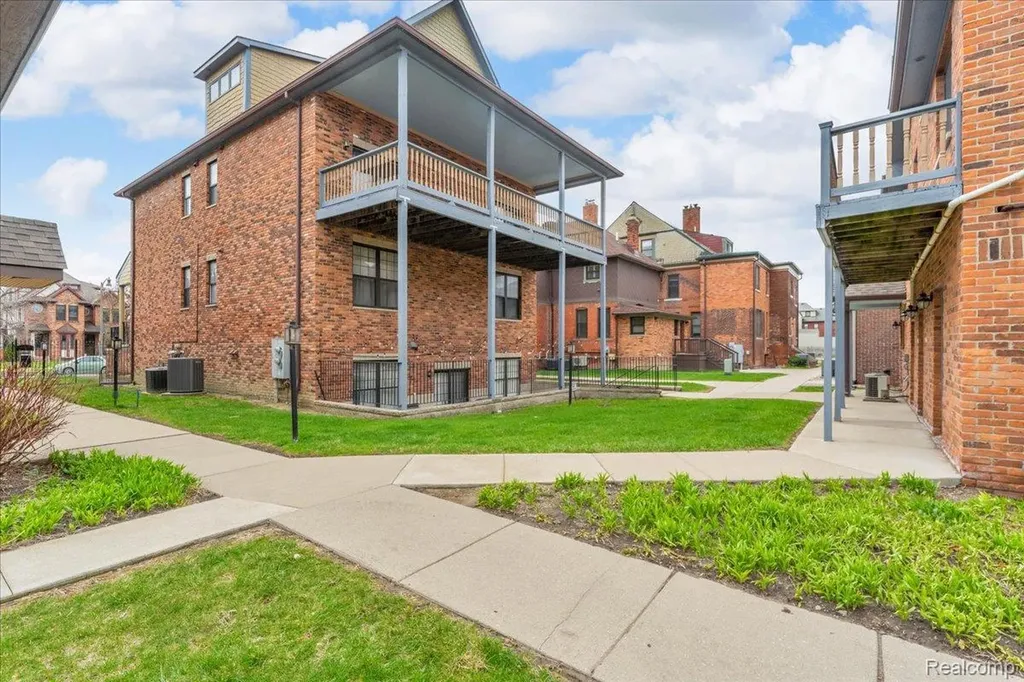 429 E Ferry Street Detroit City MI 48202