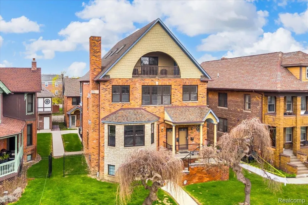 429 E Ferry Street Detroit City MI 48202