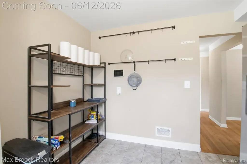 3745 Hayes Street Wayne City MI 48184