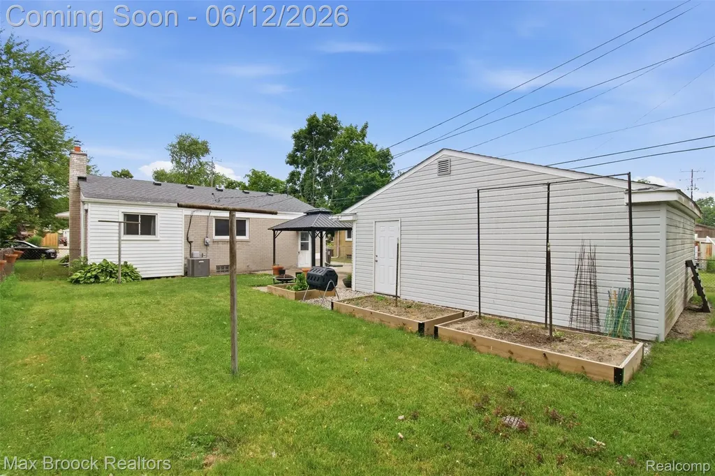 3745 Hayes Street Wayne City MI 48184