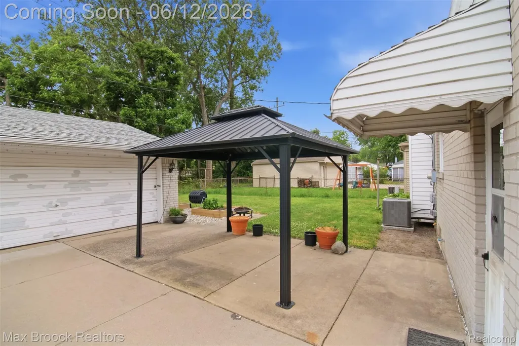 3745 Hayes Street Wayne City MI 48184
