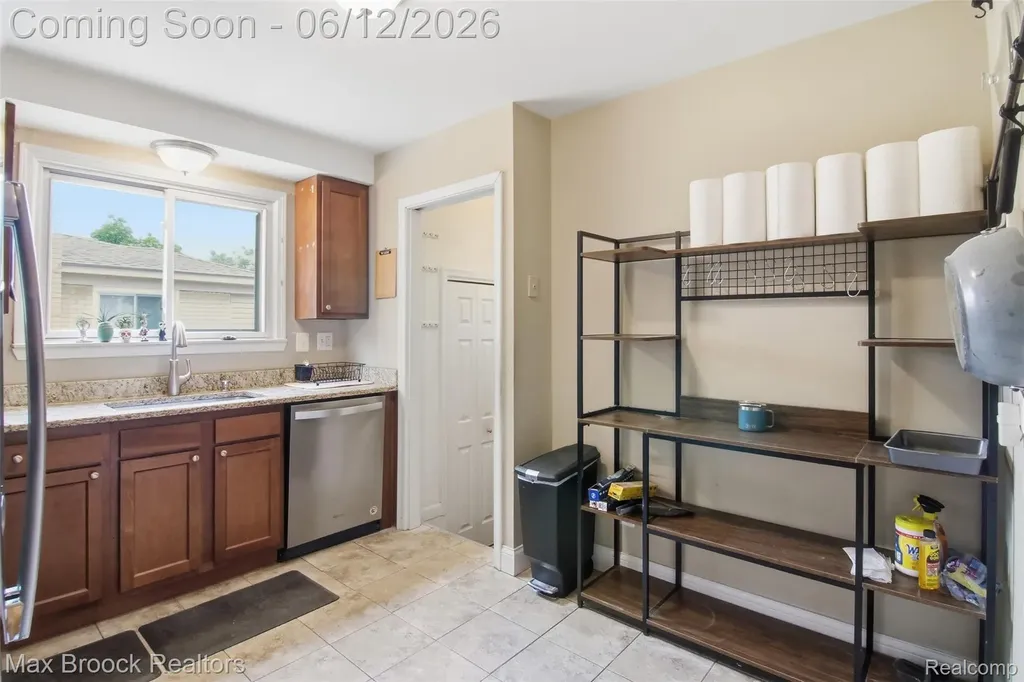 3745 Hayes Street Wayne City MI 48184