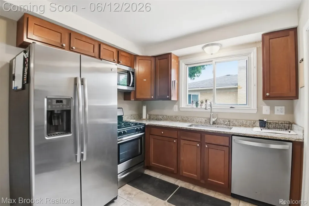 3745 Hayes Street Wayne City MI 48184
