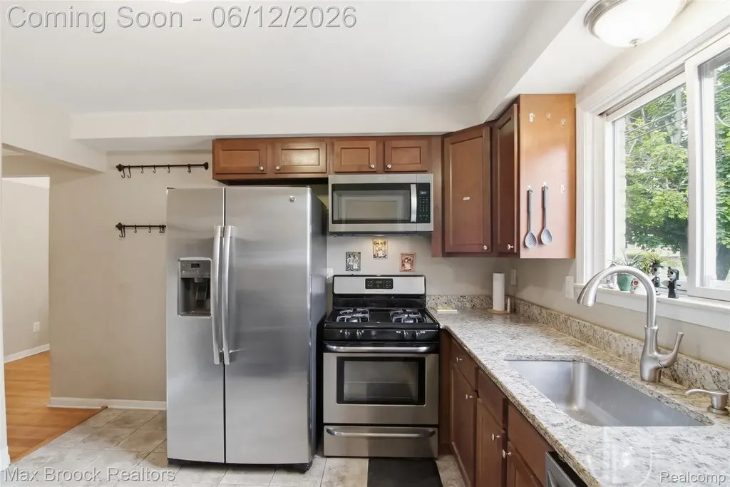 3745 Hayes Street Wayne City MI 48184