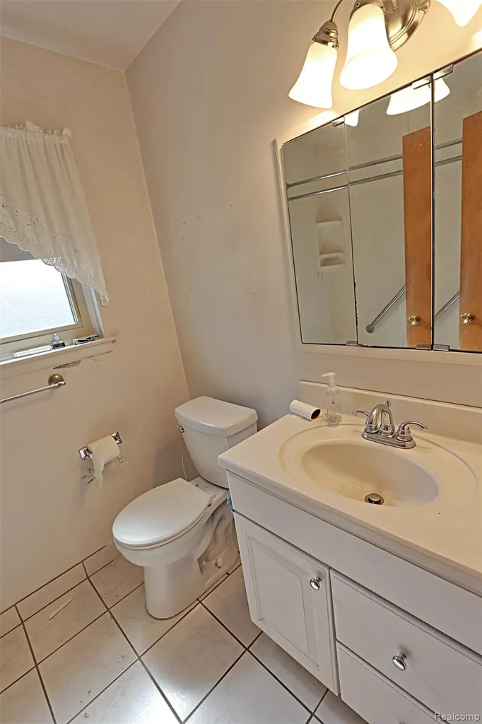 38011 Ross Street Livonia City MI 48154