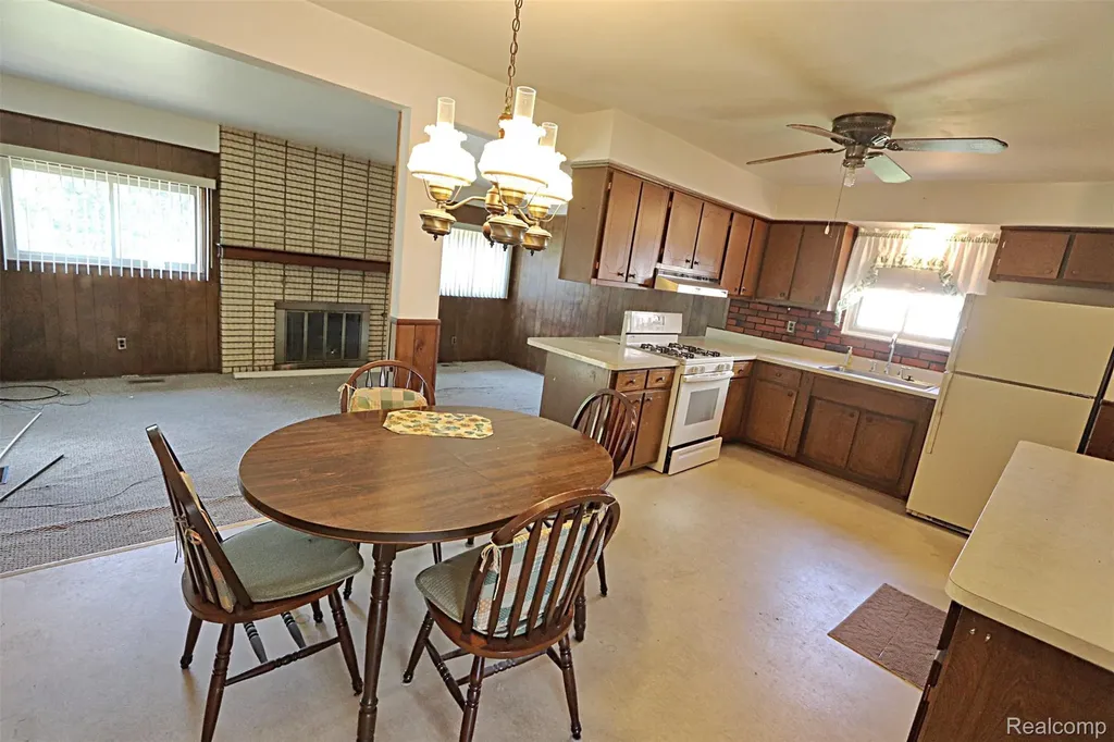 38011 Ross Street Livonia City MI 48154