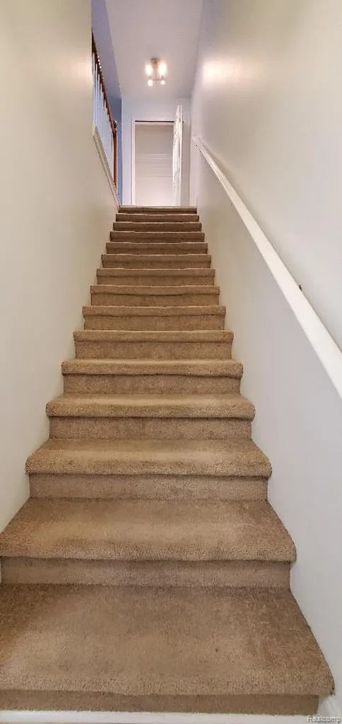 3633 Oakmonte Boulevard Oakland Charter Township MI 48306
