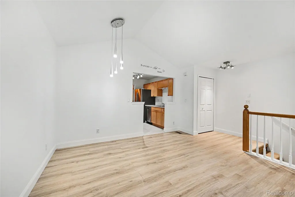 3633 Oakmonte Boulevard Oakland Charter Township MI 48306
