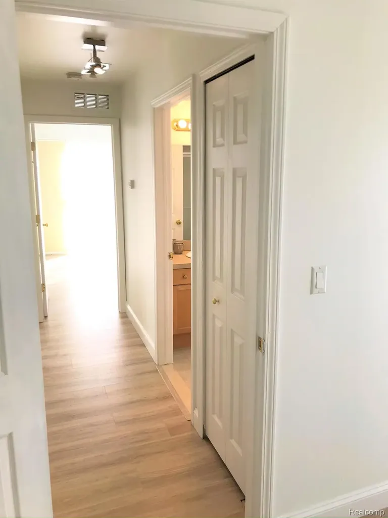 3633 Oakmonte Boulevard Oakland Charter Township MI 48306