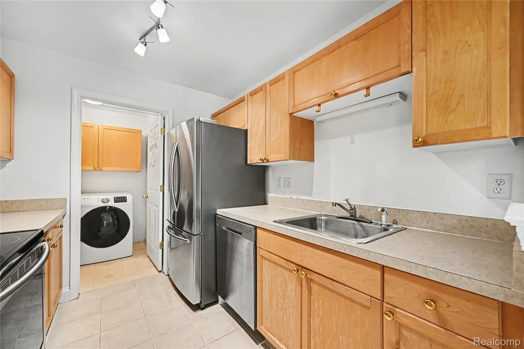 3633 Oakmonte Boulevard Oakland Charter Township MI 48306