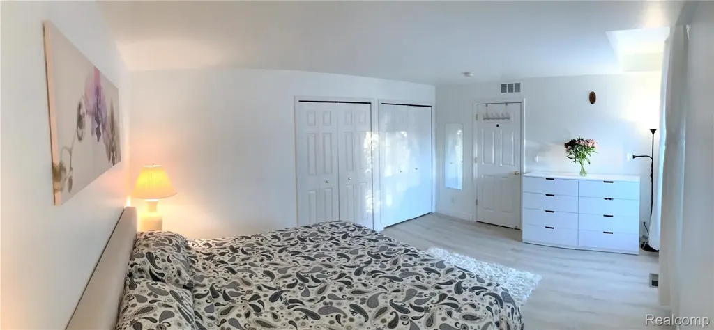 3633 Oakmonte Boulevard Oakland Charter Township MI 48306