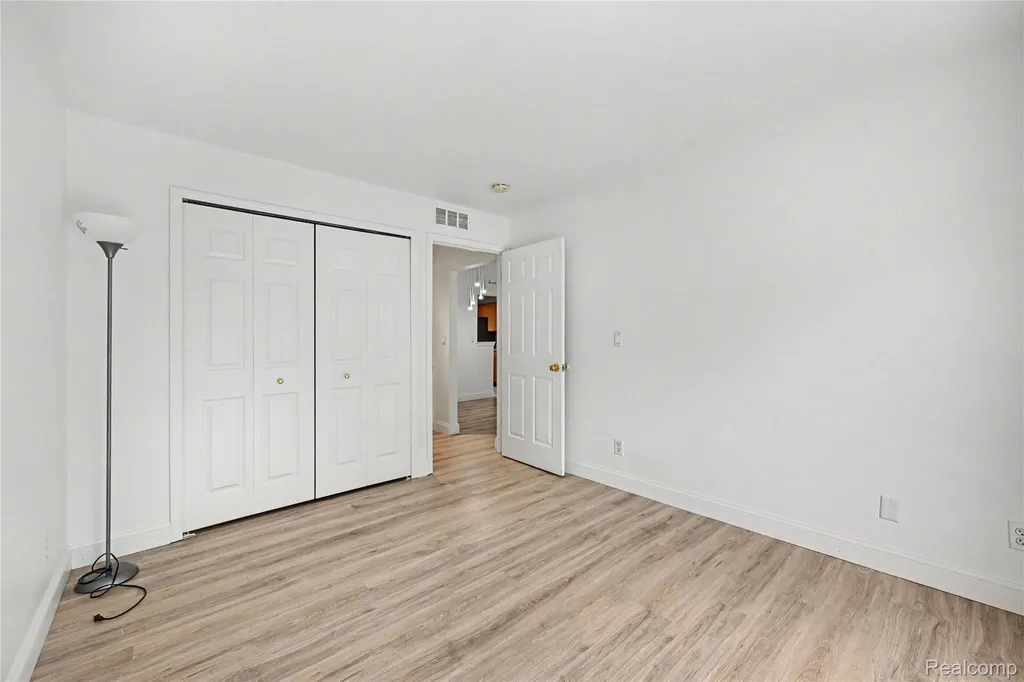 3633 Oakmonte Boulevard Oakland Charter Township MI 48306