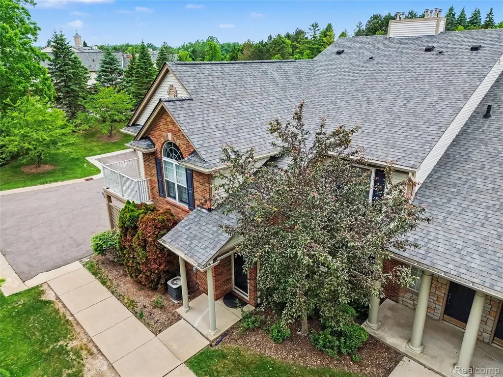 3633 Oakmonte Boulevard Oakland Charter Township MI 48306