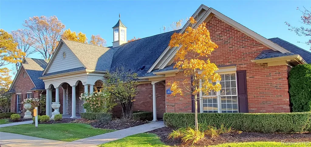 3633 Oakmonte Boulevard Oakland Charter Township MI 48306
