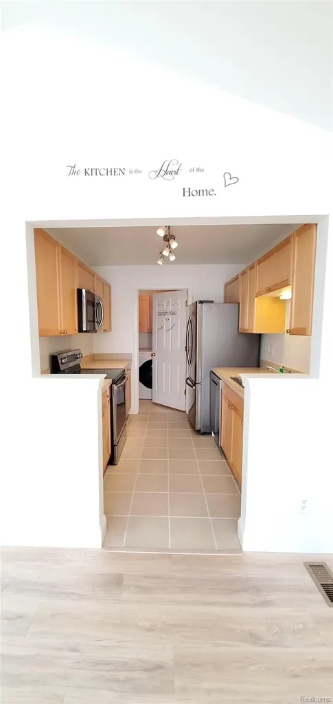 3633 Oakmonte Boulevard Oakland Charter Township MI 48306